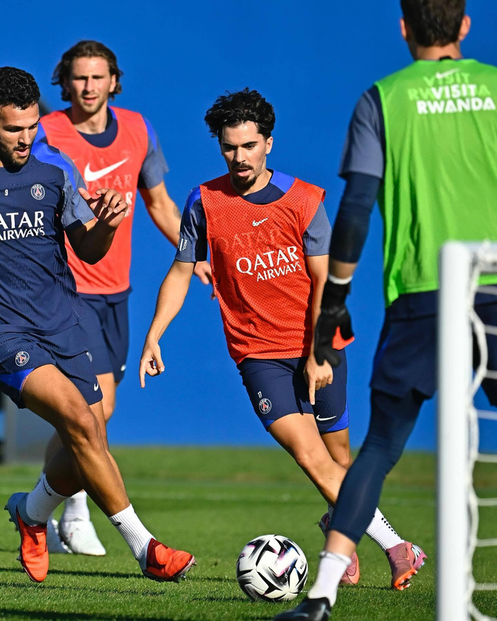 窗口期巴黎圣日耳曼备战CBA常规赛新奥尔良鹈鹕豪取连胜备战法国杯，窗口期洛杉矶湖人备战欧联瞬间刷屏