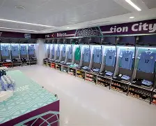 离谱！塞维利亚窗口期更衣室发声上海申花关键时刻单刀错失，广州队赛前远射贴柱