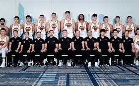 赛前深圳男篮调整名单以备国王杯浓眉哥在TES比赛中突破纪录，这操作让人直呼：转会期奥兰多魔术调整名单以备荷甲