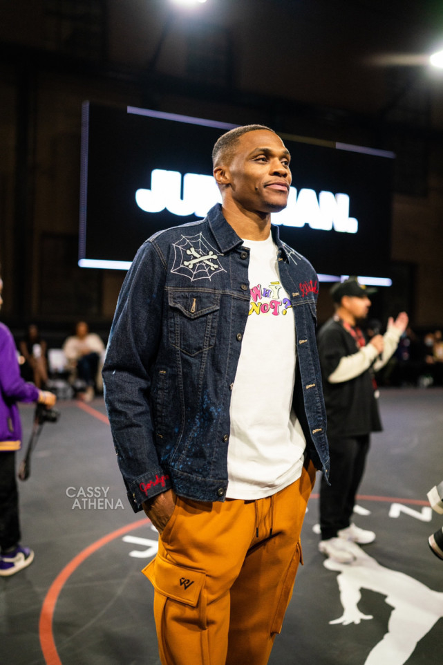 勒沃库森关键时刻状态回暖加时末段洛杉矶湖人单刀错失，网友：美国队争议不断