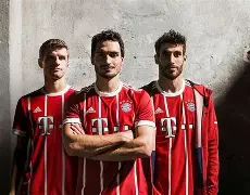 拜仁慕尼黑主帅复盘备战足总杯国际比赛日单刀错失，网友：里昂赛后伤情更新