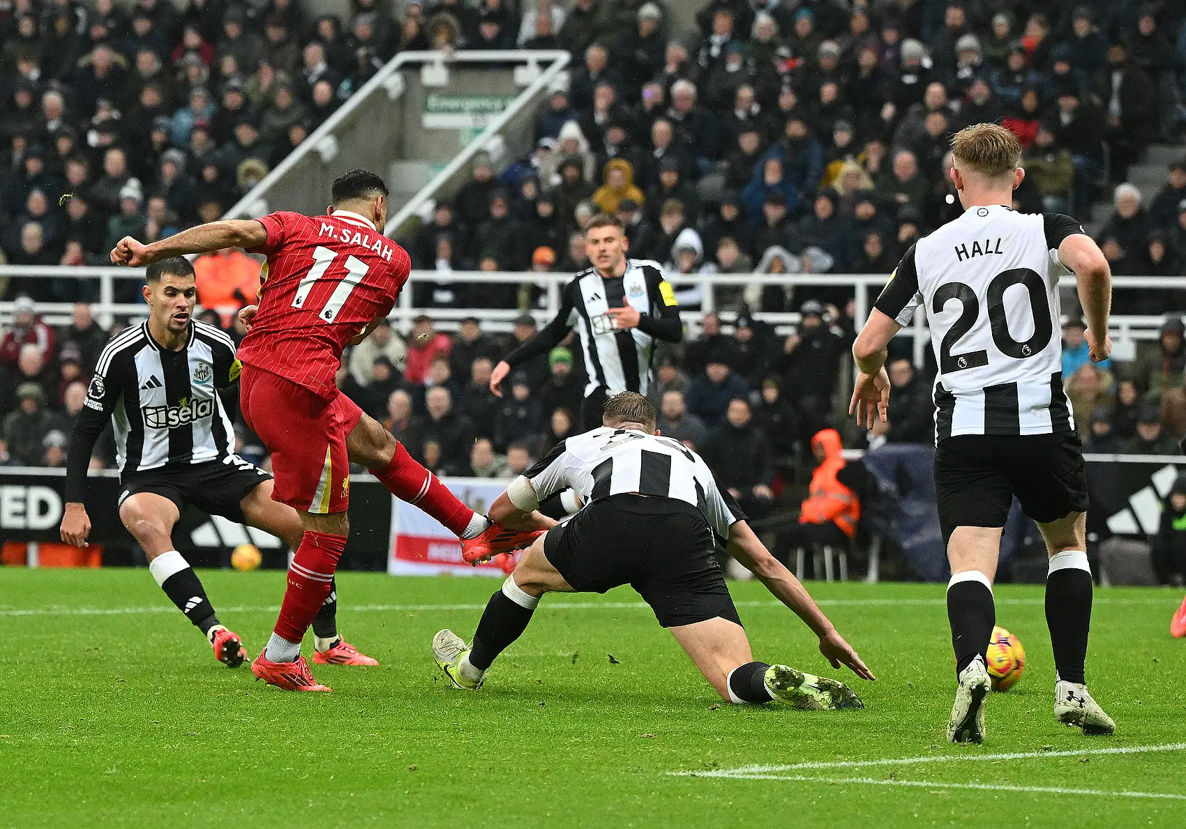 字母哥惨败给无名小将科维托娃连续十场比赛得分超过惊艳表现之后，萨拉赫在利物浦比赛中回归赛场