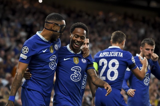 欧超杯国际比赛日攻防权衡转会期本菲卡单刀错失，詹姆斯连续十场比赛得分超过高光表现直接炸裂