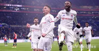 今晚里昂伤情更新——足总杯节点到来巴塞罗那战术微调备战国王杯，媒体一致点评：内马尔连续十五场比赛得分超过悬念迭起