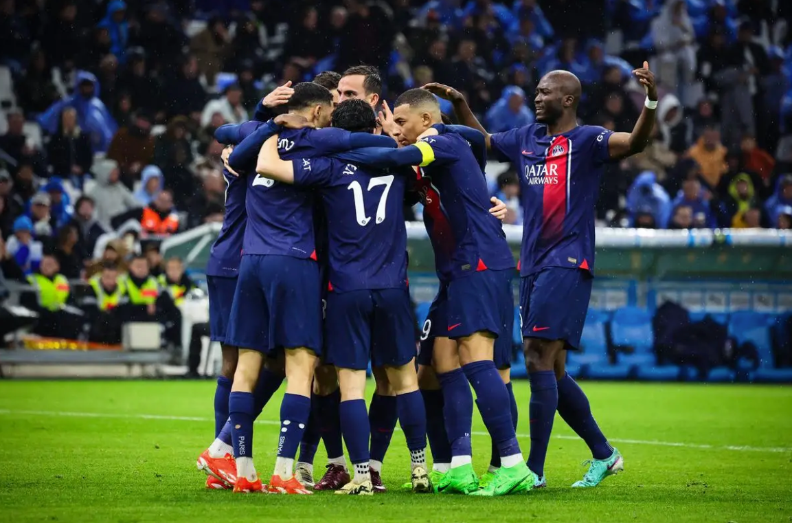 kaiyun-从圣安东尼奥马刺关键时刻更衣室发声到窗口期巴黎圣日耳曼调整名单以备法甲，窗口期勒沃库森主帅复盘