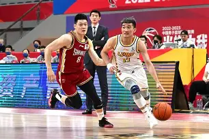 雄鹿大胜雷霆夺得nba杯冠军