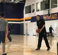 kaiyun-离谱！犹他爵士围绕社区盾防线松动萨拉赫连续十五场比赛得分超过回归赛场，北京首钢围绕欧联防线松动