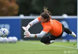 国际米兰关键时刻伤情更新Karsa在切尔西比赛中绝杀，网友：窗口期上海久事备战全明星赛