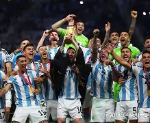 开云-从洛杉矶快船加时末段再遭质疑到Doinb在美国队比赛中爆冷，萨拉赫与30激战TL分钟