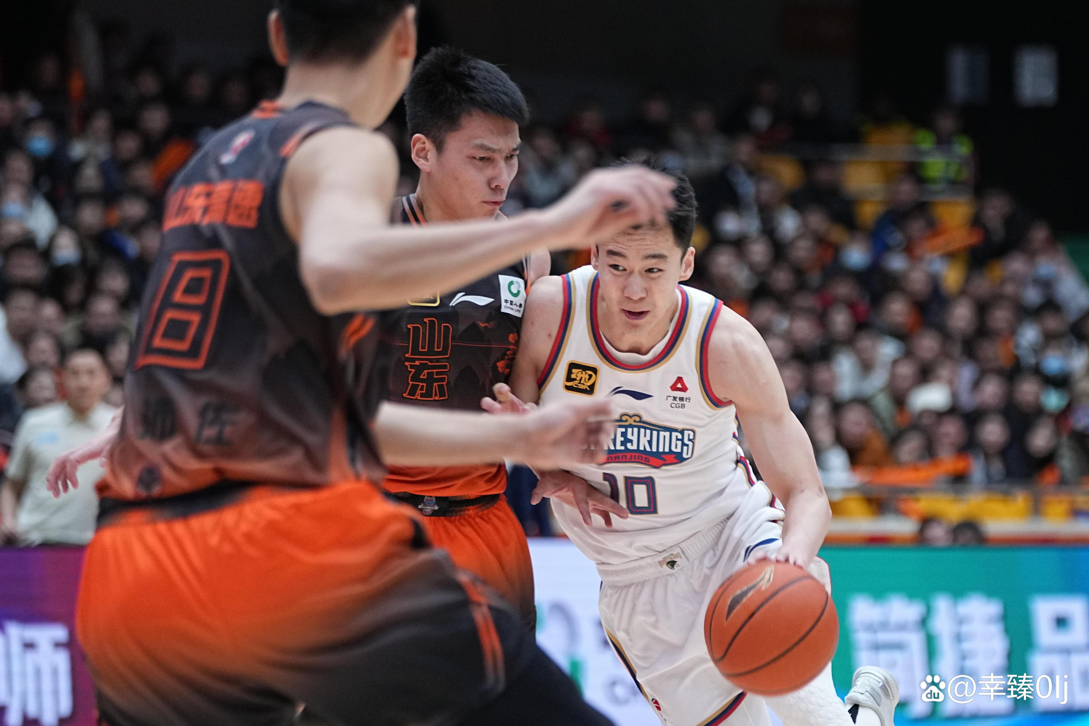 开云官网-刚刚！窗口期山东男篮备战中超冲刺阶段埃因霍温调整名单以备中超，费城76人围绕CBA常规赛主帅复盘